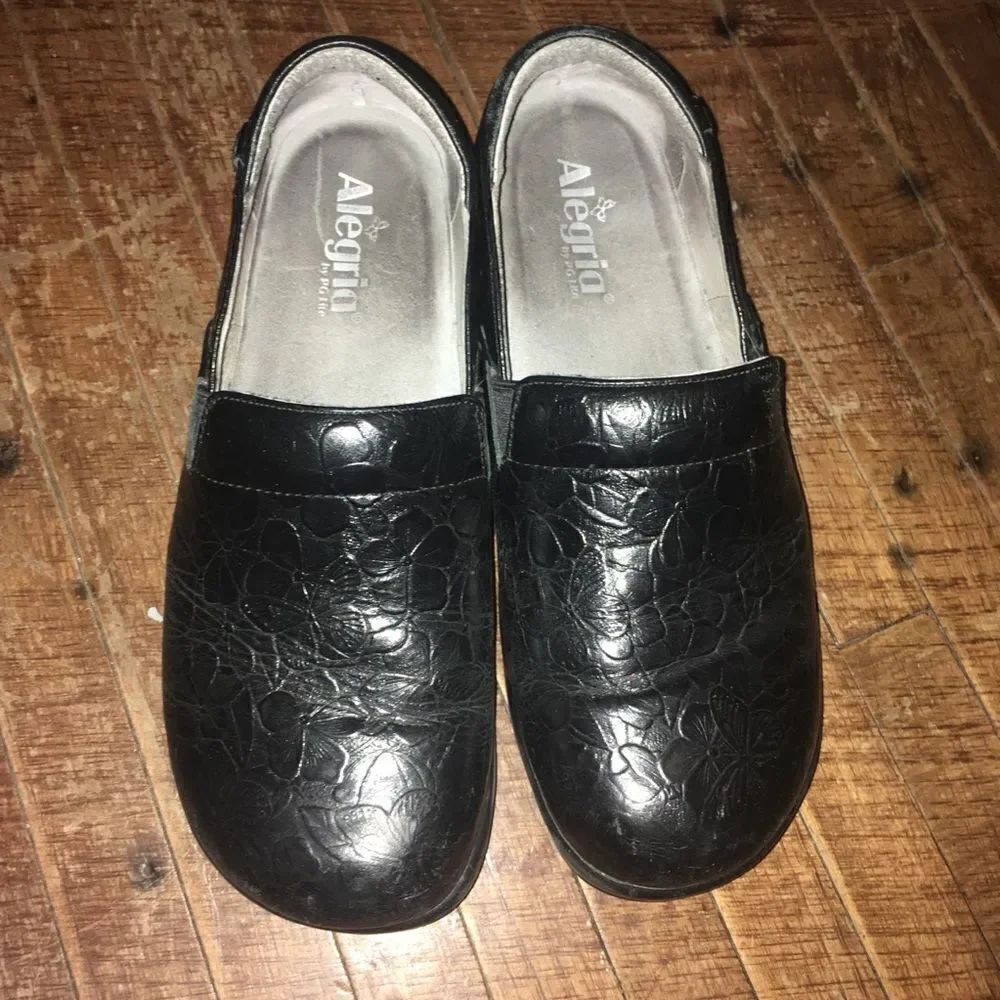 Alegria black embossed professional/nurse clogs, size 40